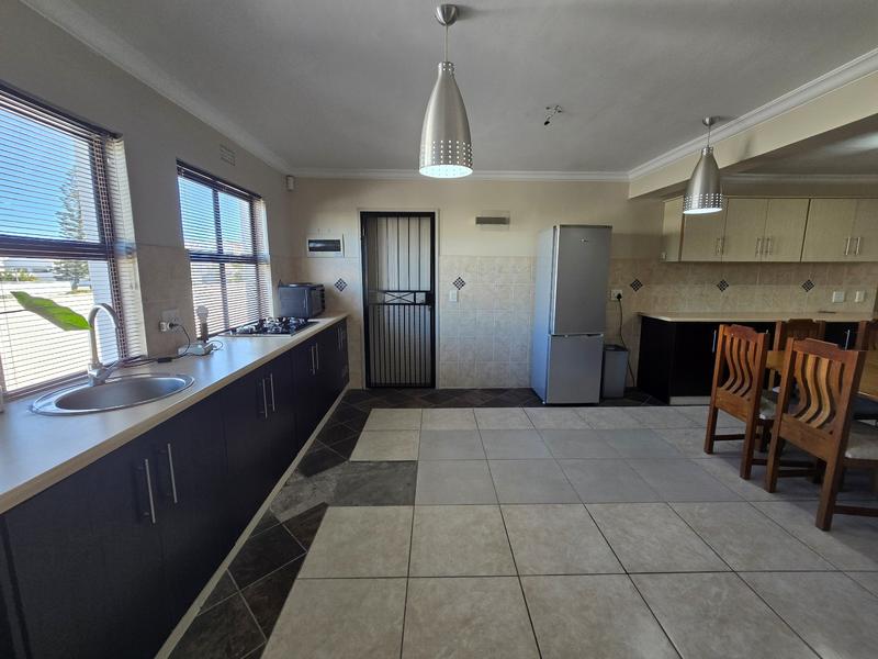 5 Bedroom Property for Sale in Golden Mile Western Cape